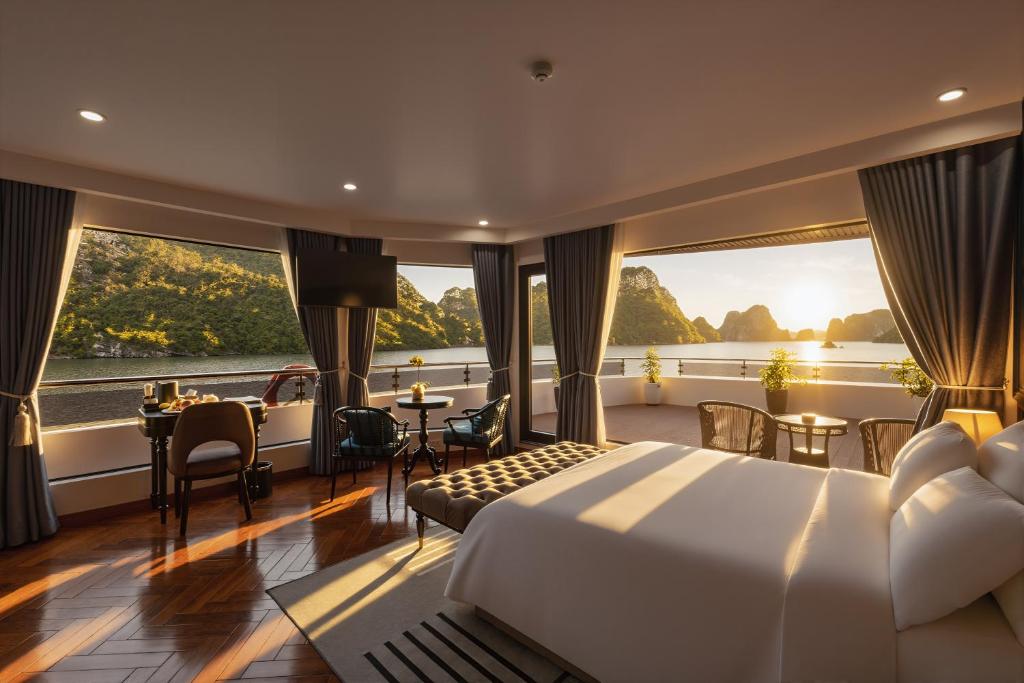 Aqua Lux Lan Ha Bay Cruise – Ha Long Bay